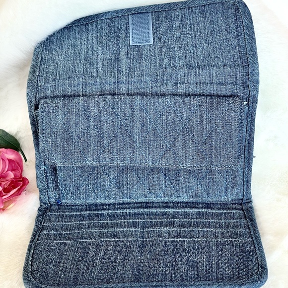 Great Condition LEMON HILL QUILTED WALLET VELCRO CLOSURE AND Zip POCKET in Back - Picture 5 of 7